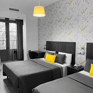 ciudad-condal-hostal-paseo-de-gracia.hotelscatalonia.net/